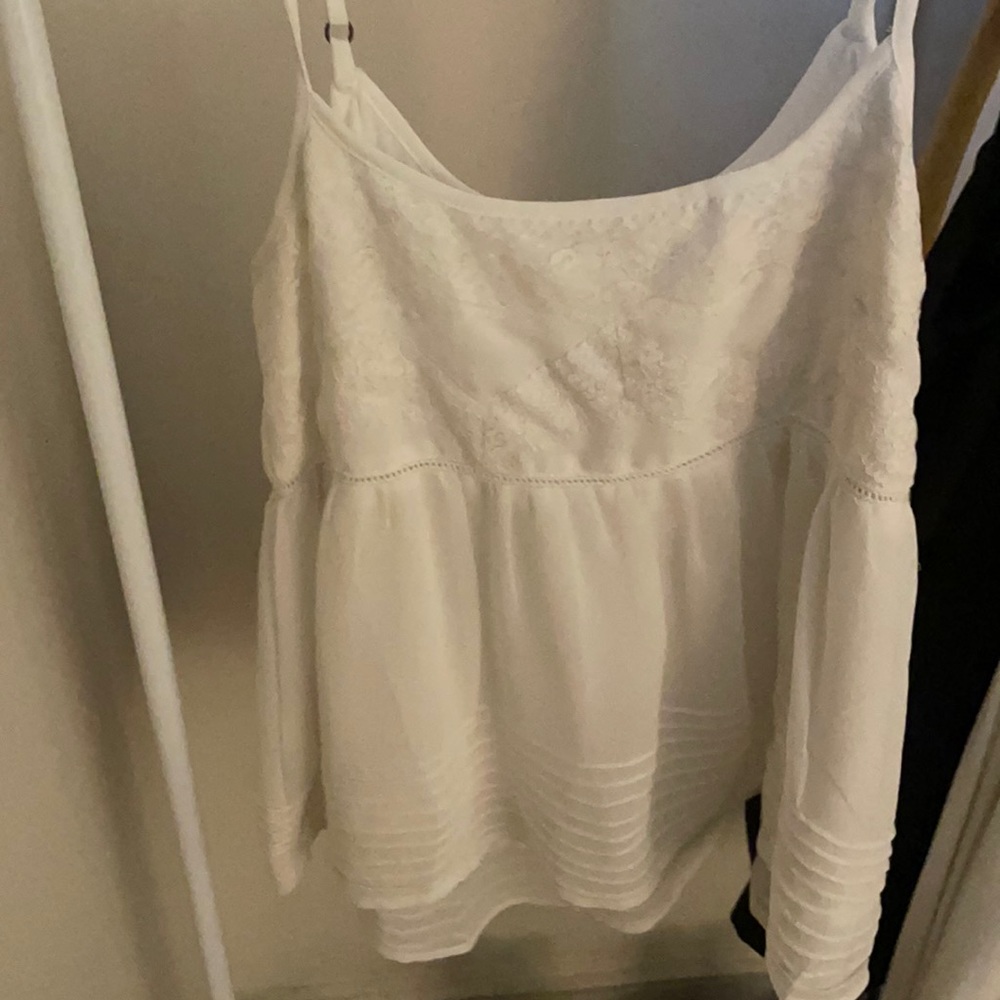 White tank top with lace details from billabong!